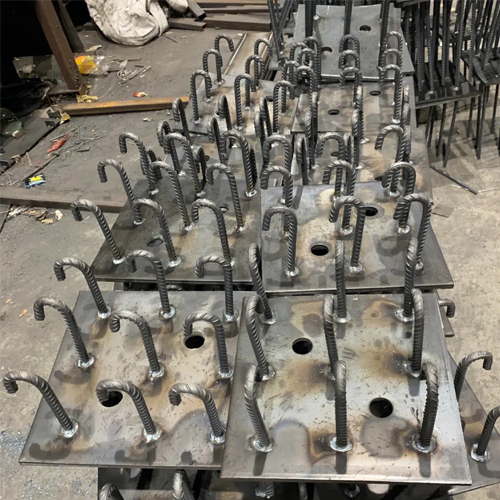 图纸中如何确定白银预埋件的位置？