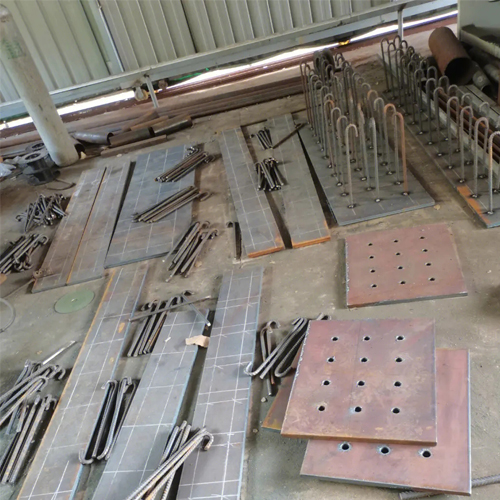 有哪些其他因素会影响白银预埋件位置的确定？